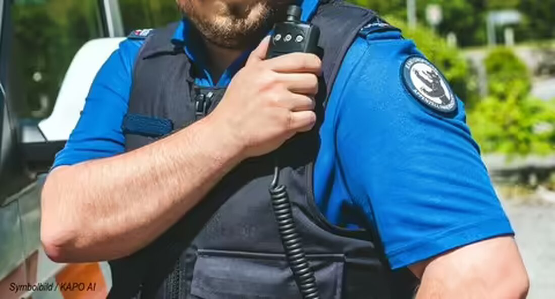 Unbekannte Täter versuchten am 12.12.2022 in Appenzell in ein Haushaltwarengeschäft einzubrechen. Polizei sucht Zeugen.