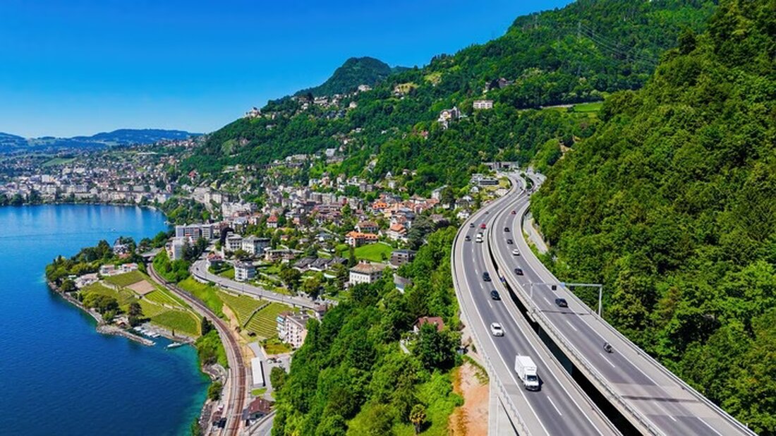 Der Bericht von ETH-Professor Weidmann betont die Notwendigkeit, in die Strasseninfrastruktur zu investieren, um Verkehrsengpässe zu vermeiden und die Mobilität in der Schweiz zukunftssicher zu gestalten.