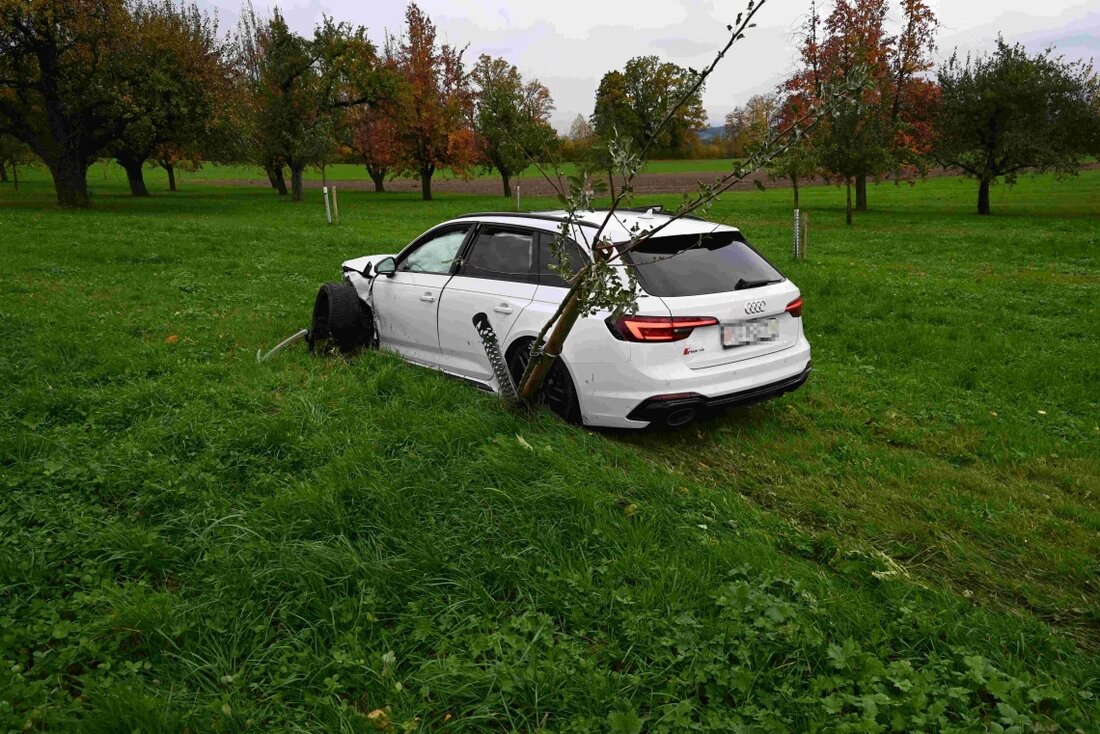 Am Sonntag in Zuzwil kam es zu einer seitlichen Frontalkollision zwischen zwei Autos. Beide Fahrer wurden leicht verletzt.