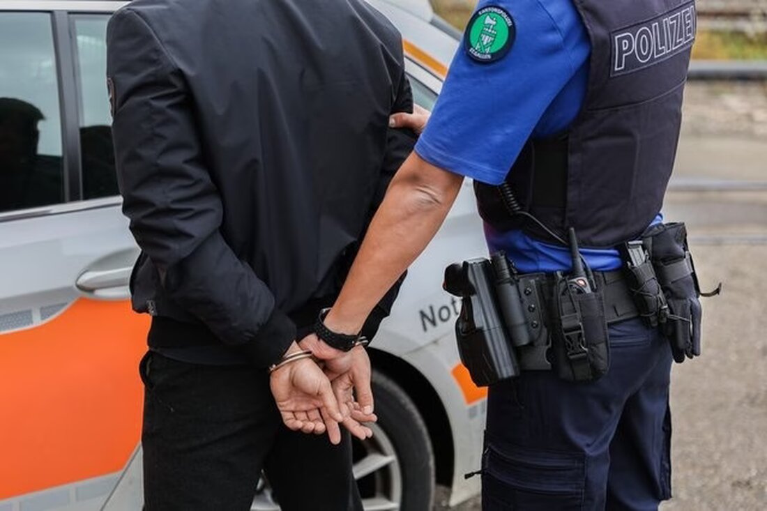 Am 08.09.2025 wurden in St. Margrethen zwei Männer nach versuchtem Autodiebstahl festgenommen, darunter ein 14-Jähriger.