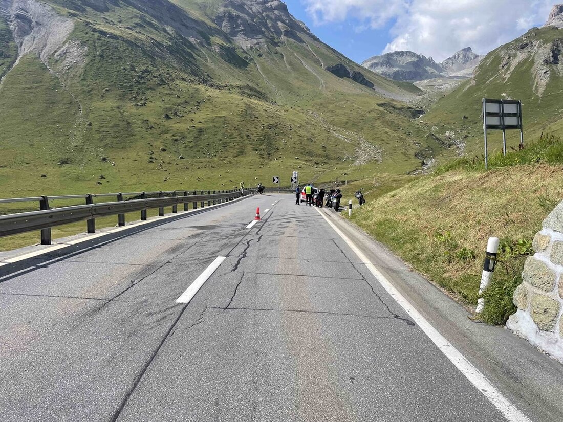 Am 17. August 2025 ereigneten sich zwei Motorradunfälle in Bivio und Breil/Brigels, die beide zu leichten Verletzungen führten.