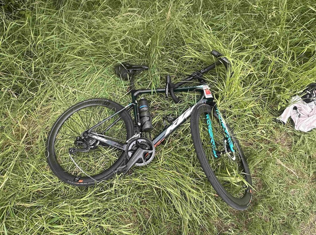 Zwei Velofahrer verletzten sich bei Stürzen während der Säntis-Classic am 15. Juni 2025 auf der Strecke Urnäsch-Waldstatt.