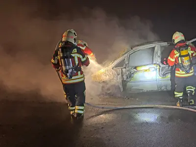 Feuerinferno auf der Hauptstrasse: Autobrand bei Hüttwilen!