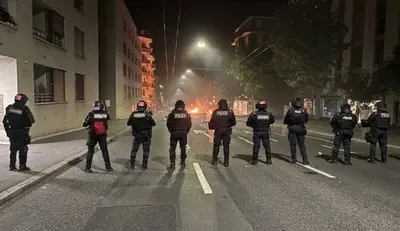 Chaos à Lausanne: Émeutes et violences après la tragédie du scooter!