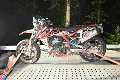 Toller Motorradunfall in Vadura: 17-Jähriger schwer verletzt!