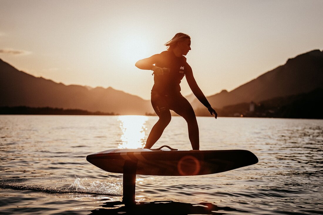 Lakeview Cannobio Camping Resort eröffnet offizielles Aerofoils Try & Fly Test Center Cannobio, Lago Maggiore, Italien (15.05.2025) Mit großer Freude verkündet Lakeview Cannobio Camping (https://lakeview.eu/camping-cannobio/) Resort einen neuen Paukenschlag am Lago Maggiore: Die Wassersportschule am Privatstrand des beliebten Feriendorfs eröffnet ein offizielles Aerofoils Try & Fly Test Center am malerischen Lago Maggiore. Eingebettet in den Lago Maggiore, eine der schönsten Destinationen Italiens, wird unsere Wassersportschule ab sofort zum exklusiven Treffpunkt für eFoil-Enthusiasten, Abenteurer und Liebhaber des modernen Wassersports. Als Partner wurde die Aerofoils GmbH gewonnen: der deutsche Premium-Hersteller, der mit den Audi e-tron eFoils die innovativsten und fortschrittlichsten eFoils weltweit …