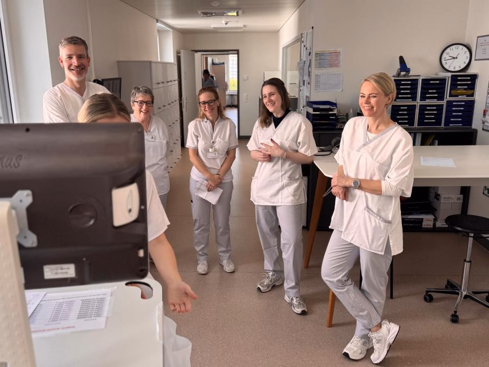 Gesundheitsdirektorin Natalie Rickli und Delegation besuchen Rehaklinik Limattal