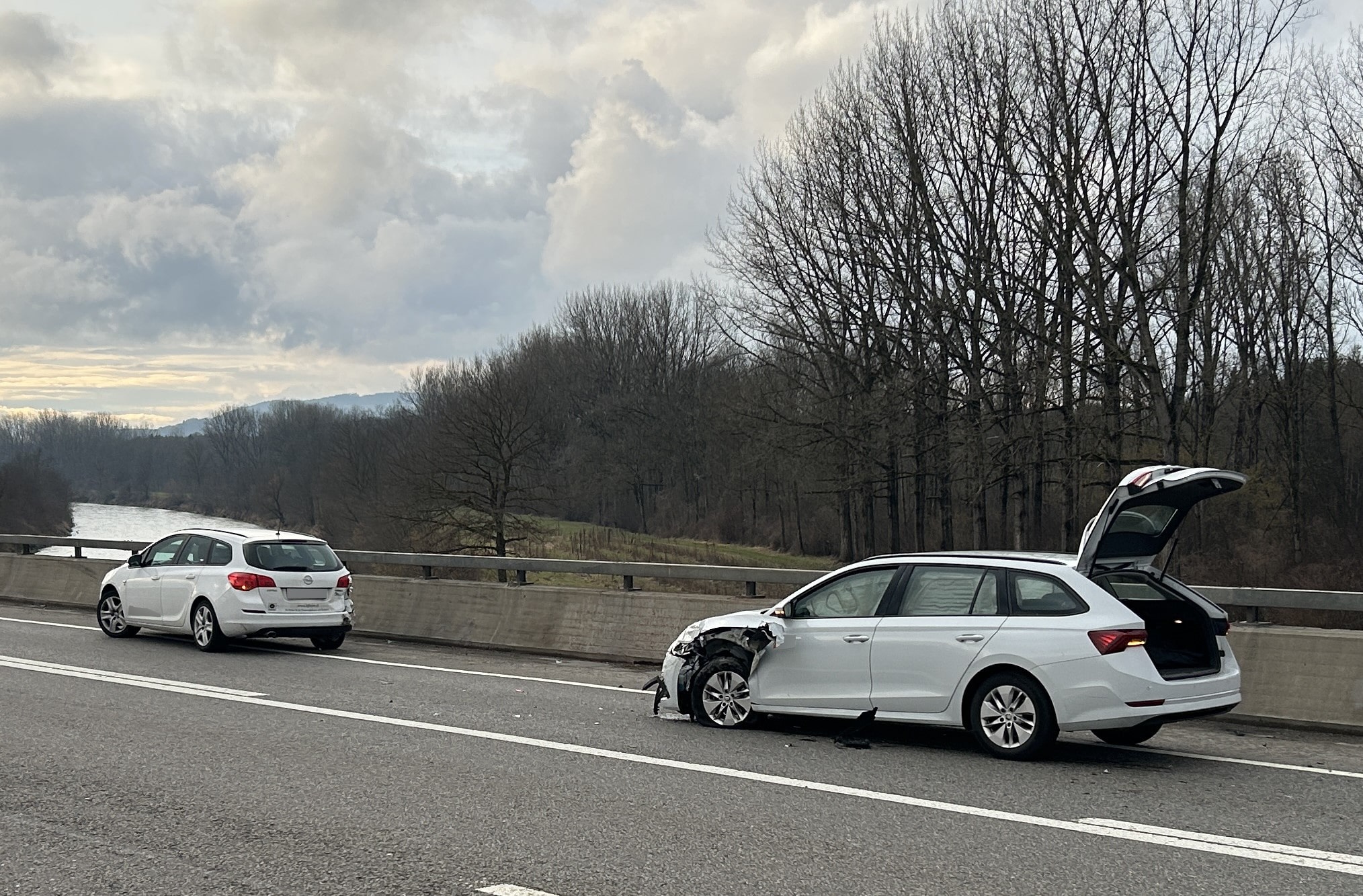 Auffahrunfall auf A7 bei Müllheim: Zwei Verletzte im Spital!