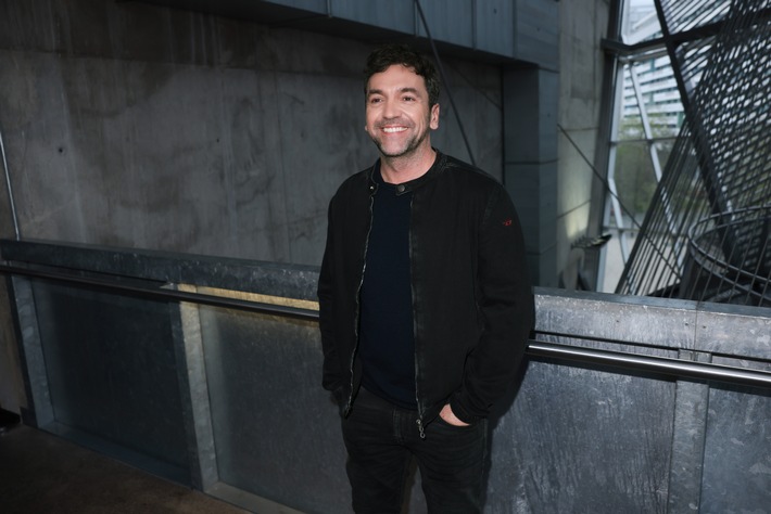 Bora Dagtekin bleibt bei Constantin Film: Neue Filmprojekte geplant!