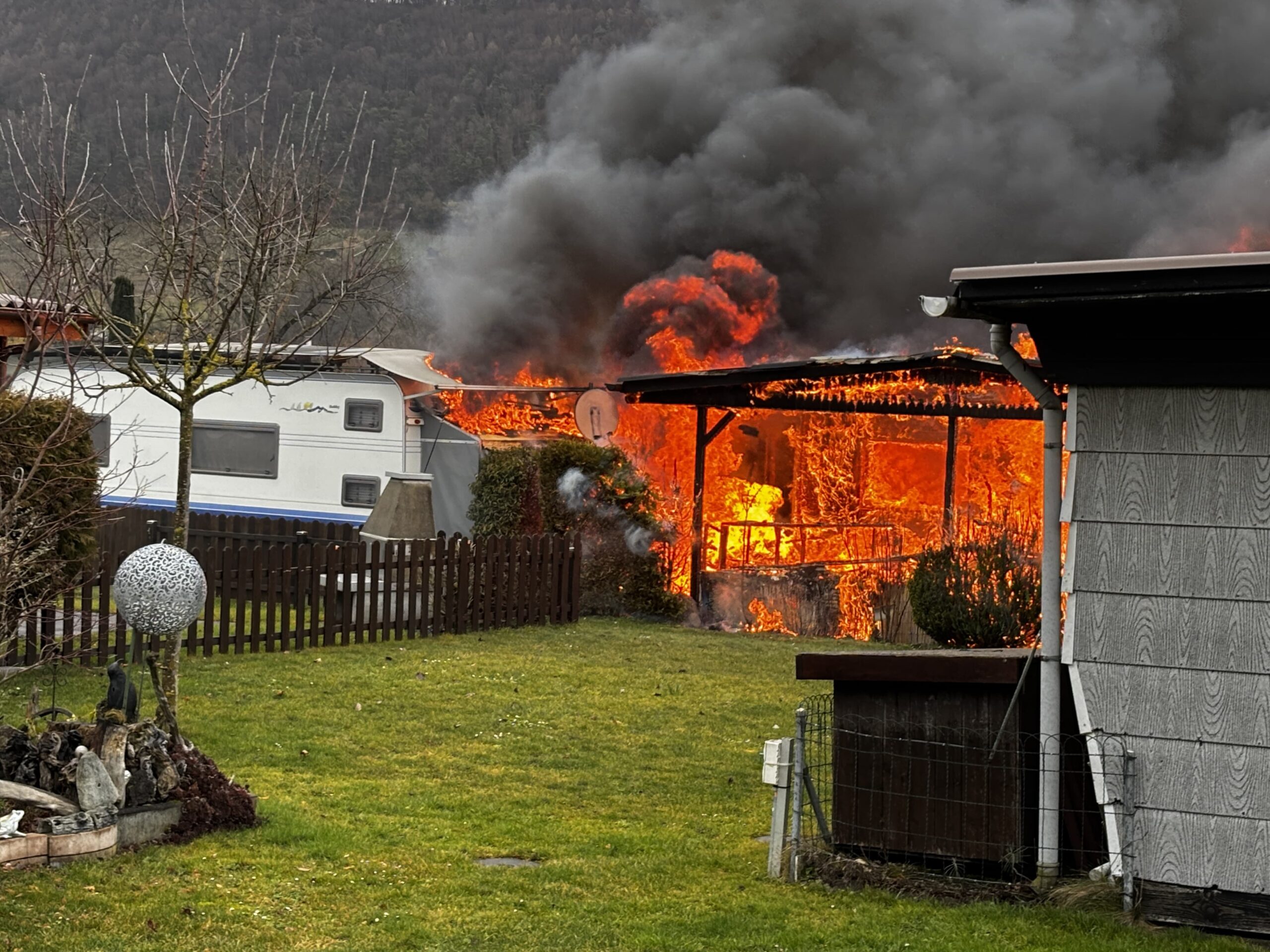 Feuer auf Campingplatz in Wagenhausen: Hoher Sachschaden ohne Verletzte!