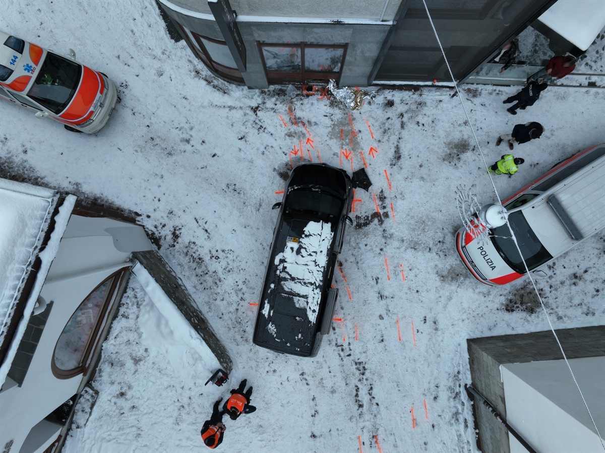 Kinder auf Via Veglia in St. Moritz von rutschsicherem Auto erfasst!