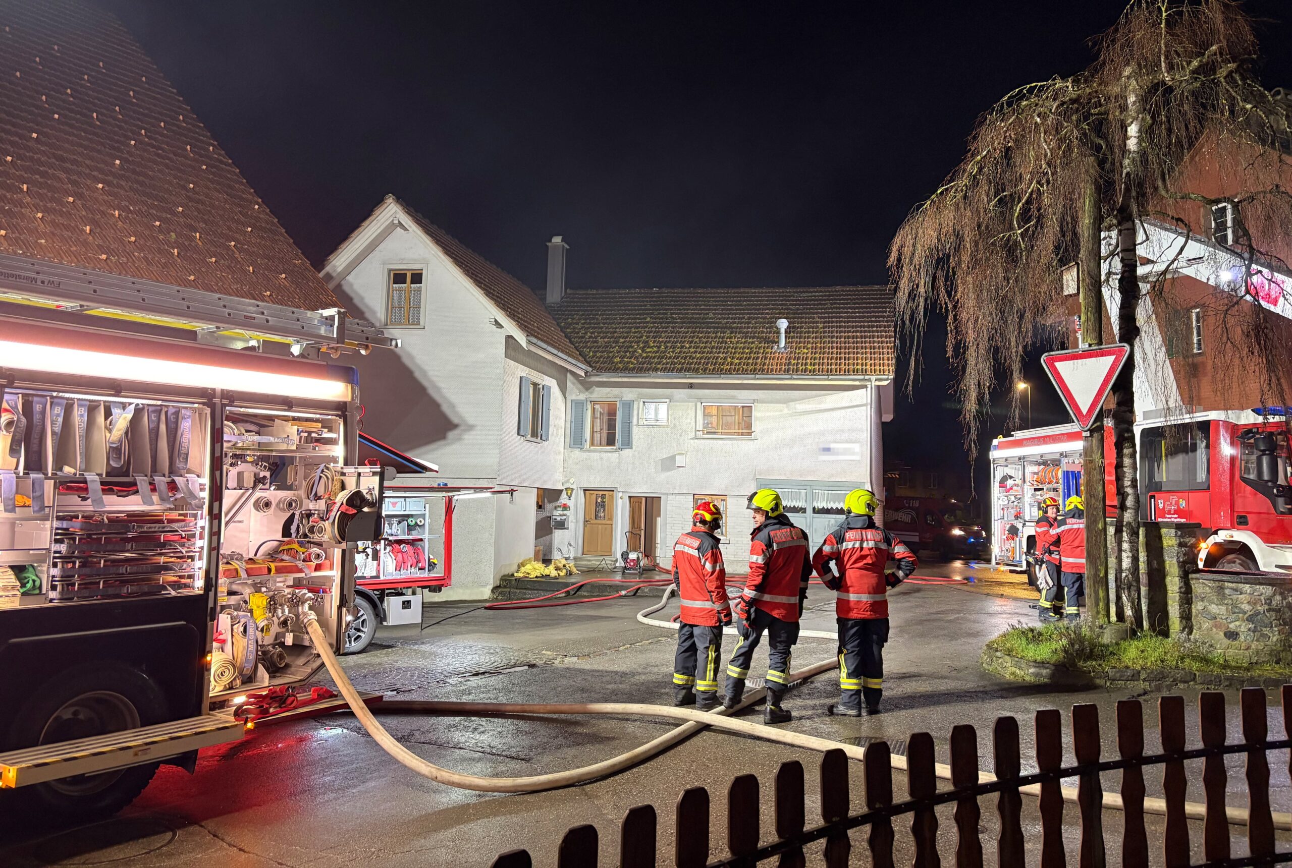 Mottbrand in Wagerswil: Feuerwehr rettet Wohnhaus vor größerem Schaden!