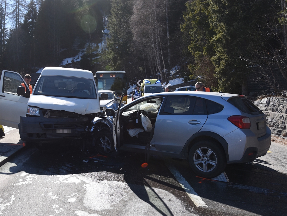 Schockierender Unfall auf H3: Drei Verletzte bei Kollision!