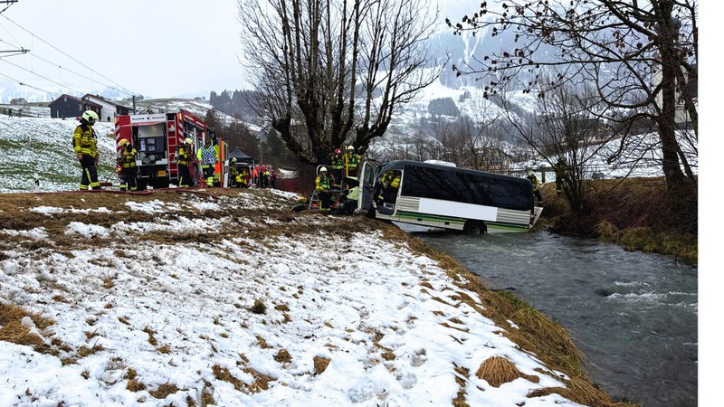 Schrecklicher Unfall in Schwende: Vier Verletzte, ein Kleinkind betroffen!
