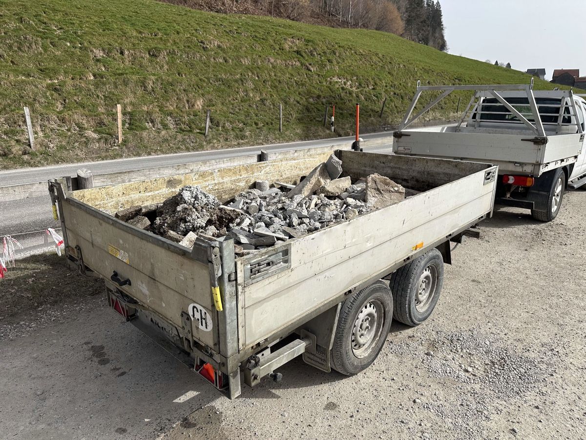 Auffahrunfall in Hundwil: Glück im Unglück für alle Beteiligten!