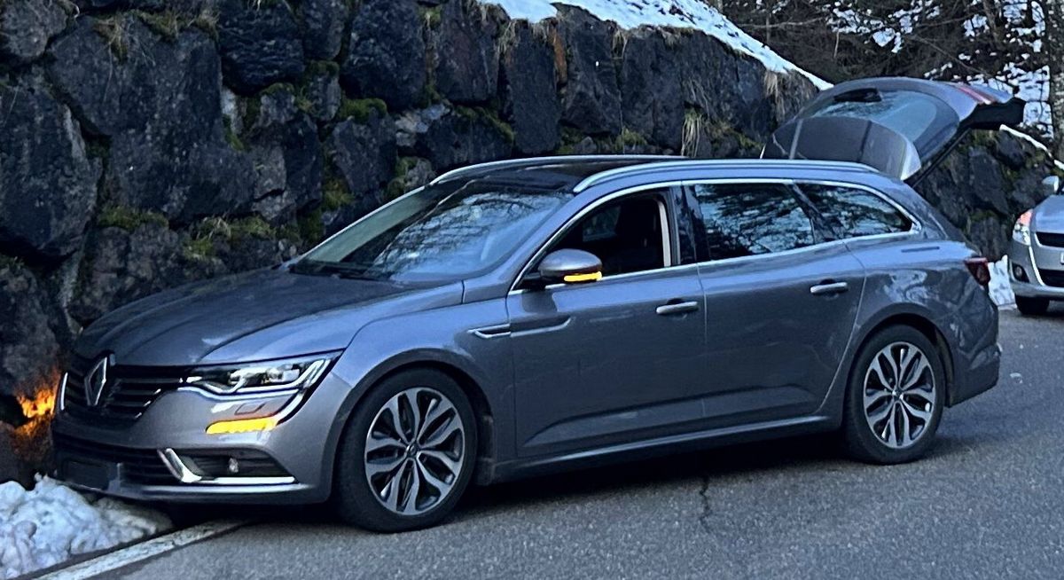 Autounfall in Speicher: Unbekannter Fahrer flieht nach Crash!