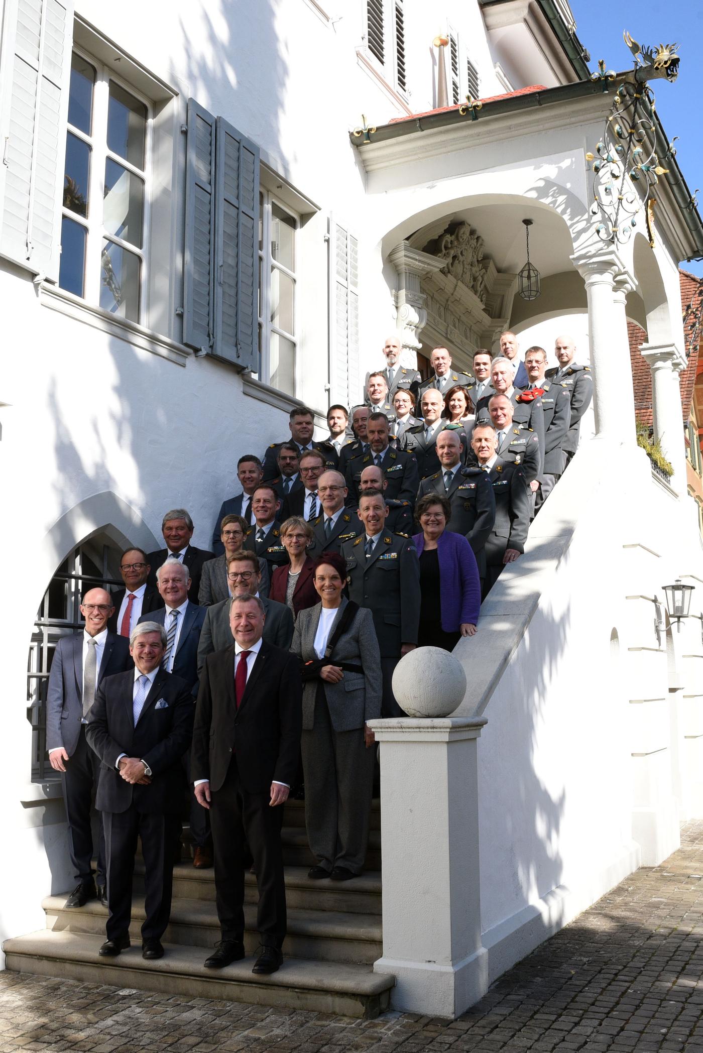 Militärische Würdigung: Offiziere in Obwalden und Nidwalden geehrt!