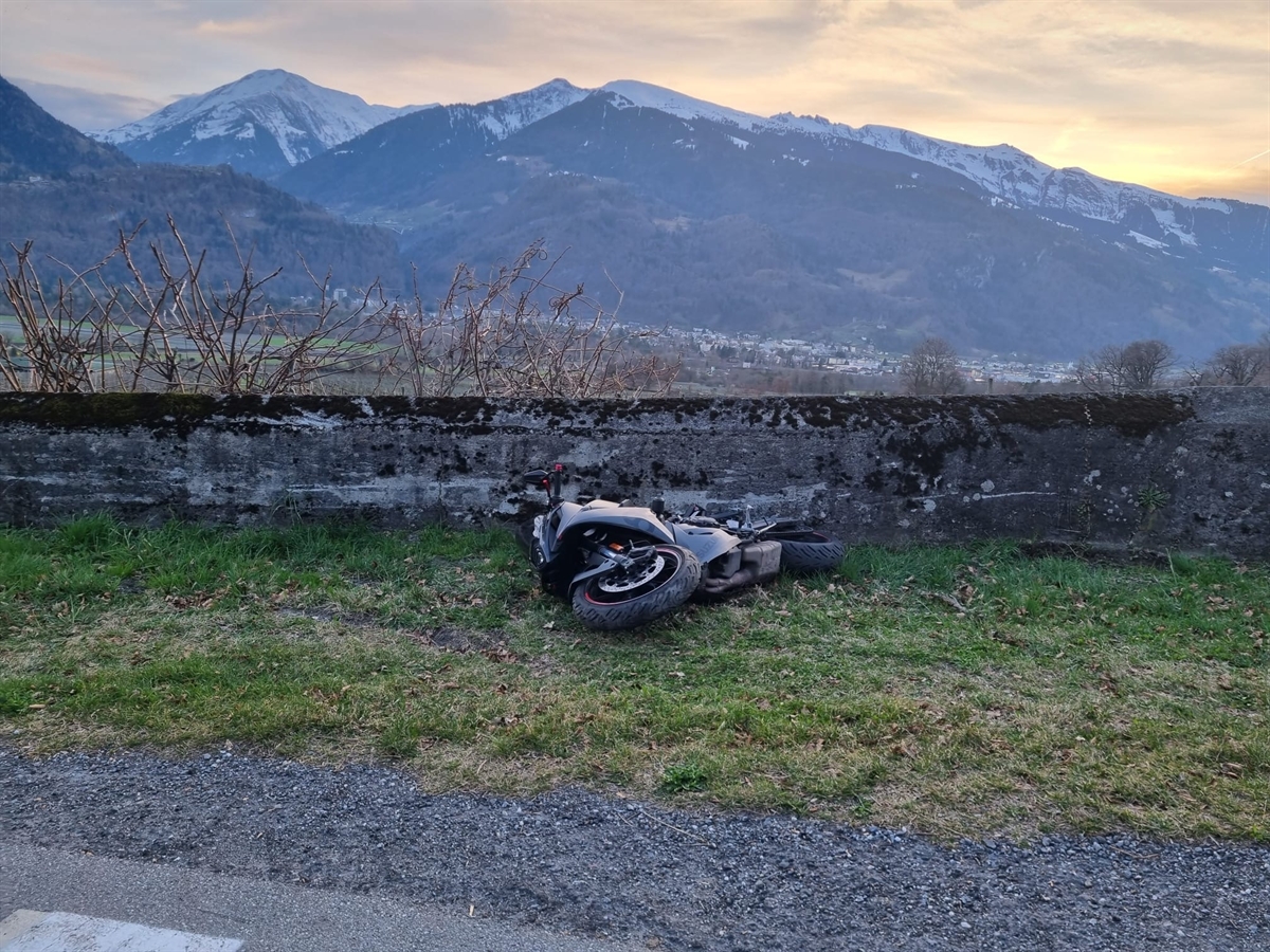 Motorradunfall in Maienfeld: Fahrer schwer verletzt ins Spital gebracht