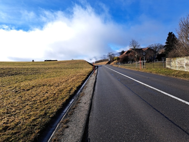 Radweg und Trottoir: Sicherer Weg zwischen Attalens und Bossonnens!
