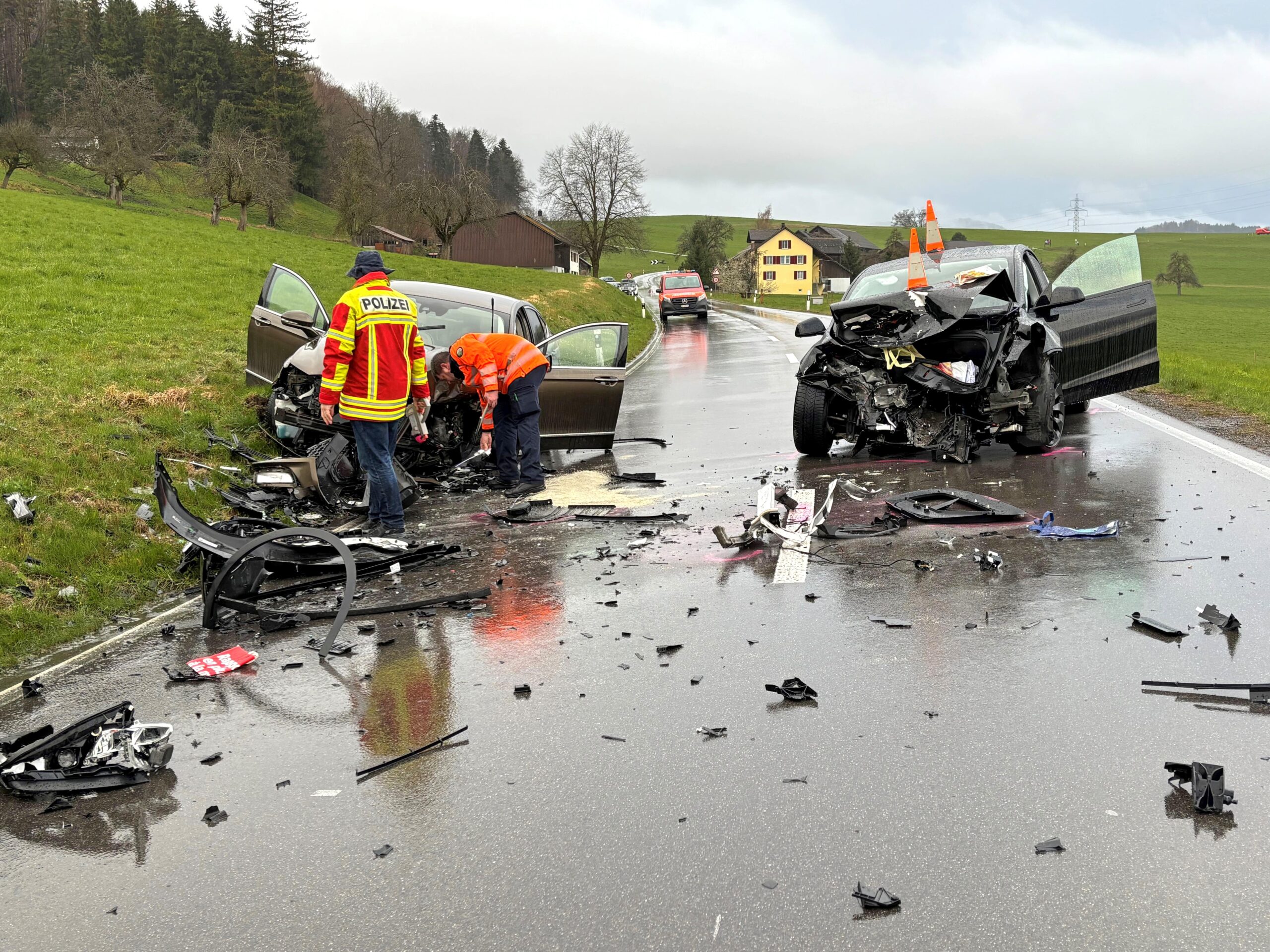 Schock-Kollision in Wängi: Zwei Verletzte nach heftigem Crash!