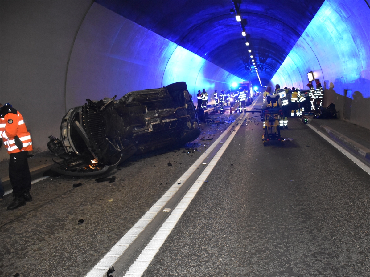 Schock am Tunnel Trin: Frontalzusammenstoß mit mehreren Verletzten!