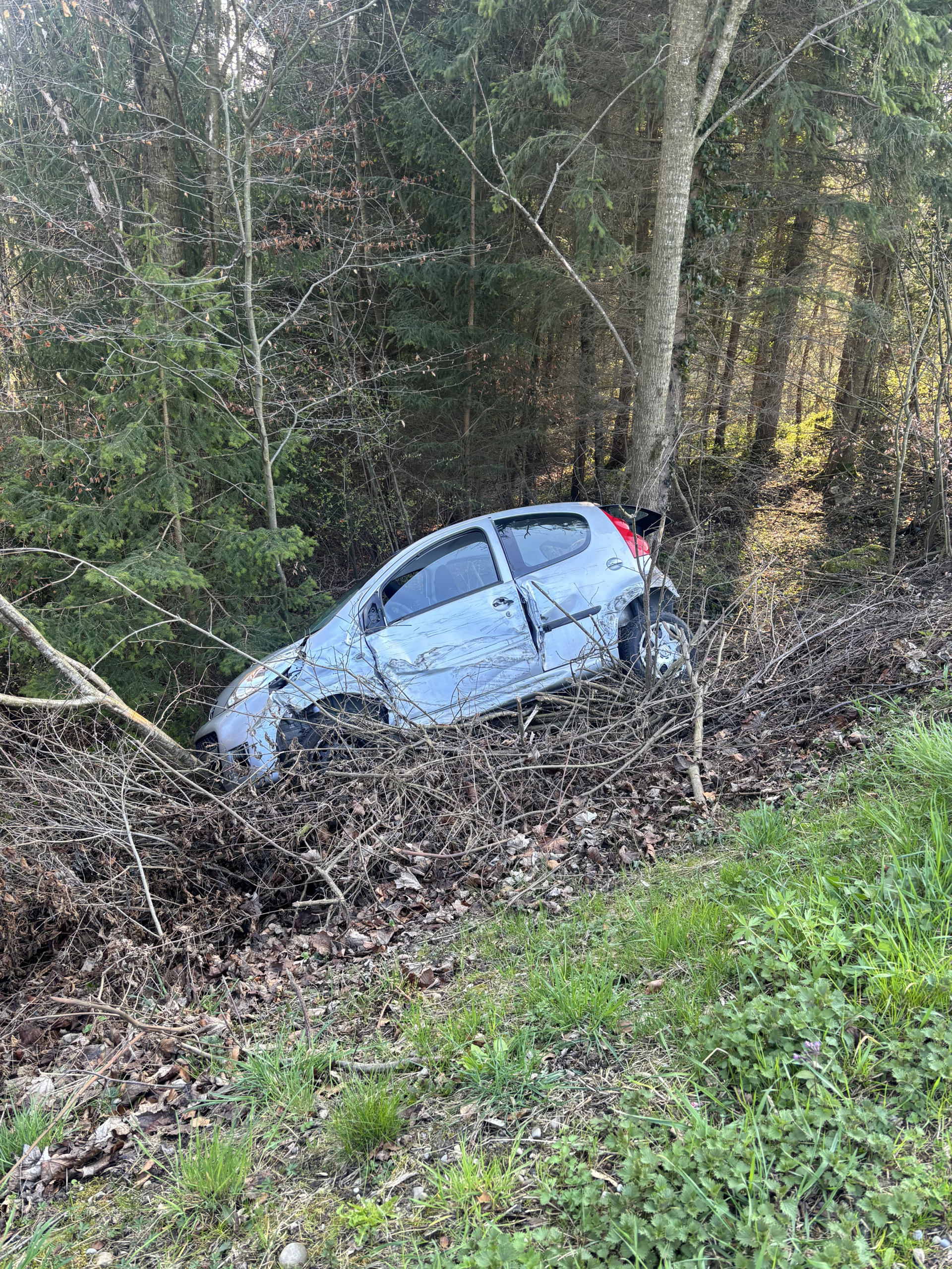 Schock in Dingenhart: Autos prallen zusammen – Glück im Unglück!