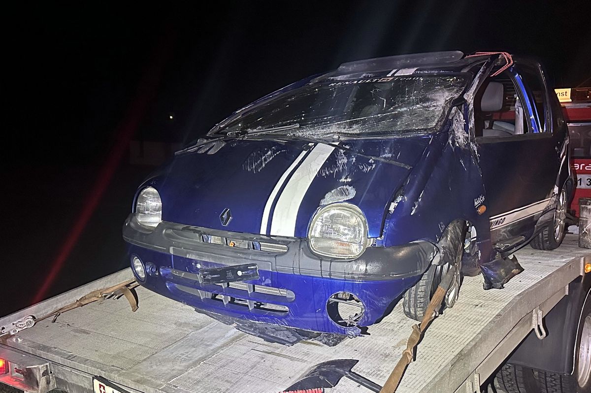 Schockierender Selbstunfall in Waldstatt: Auto überschlägt sich!