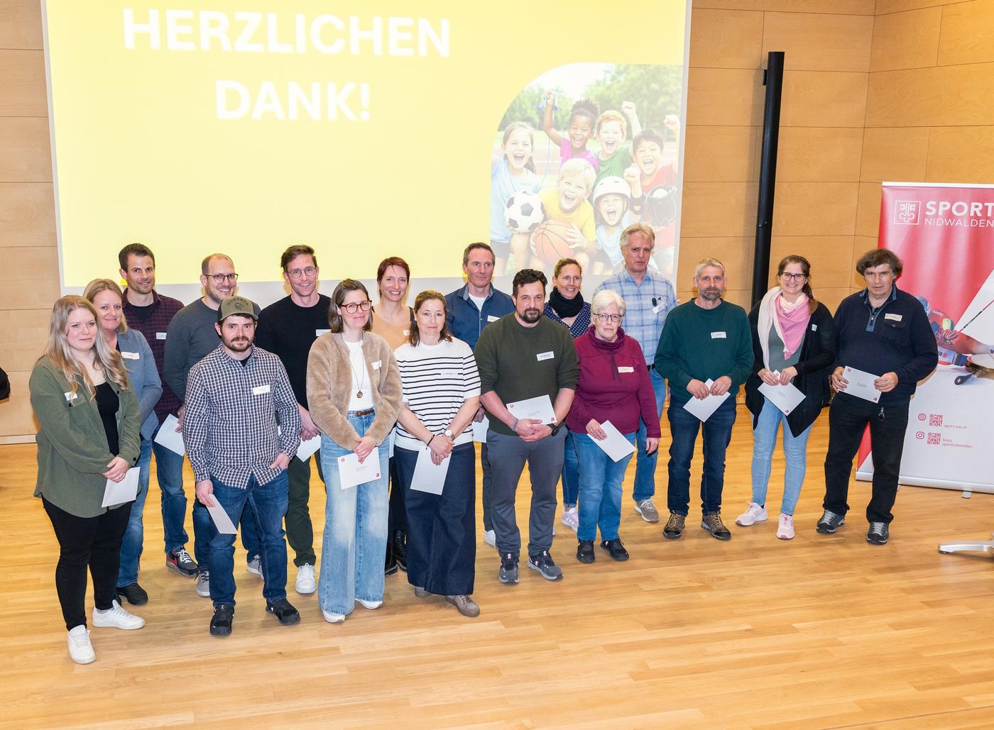 Sport Nidwalden: Freiwillige und Ehrungen glänzen bei Film-Premiere!