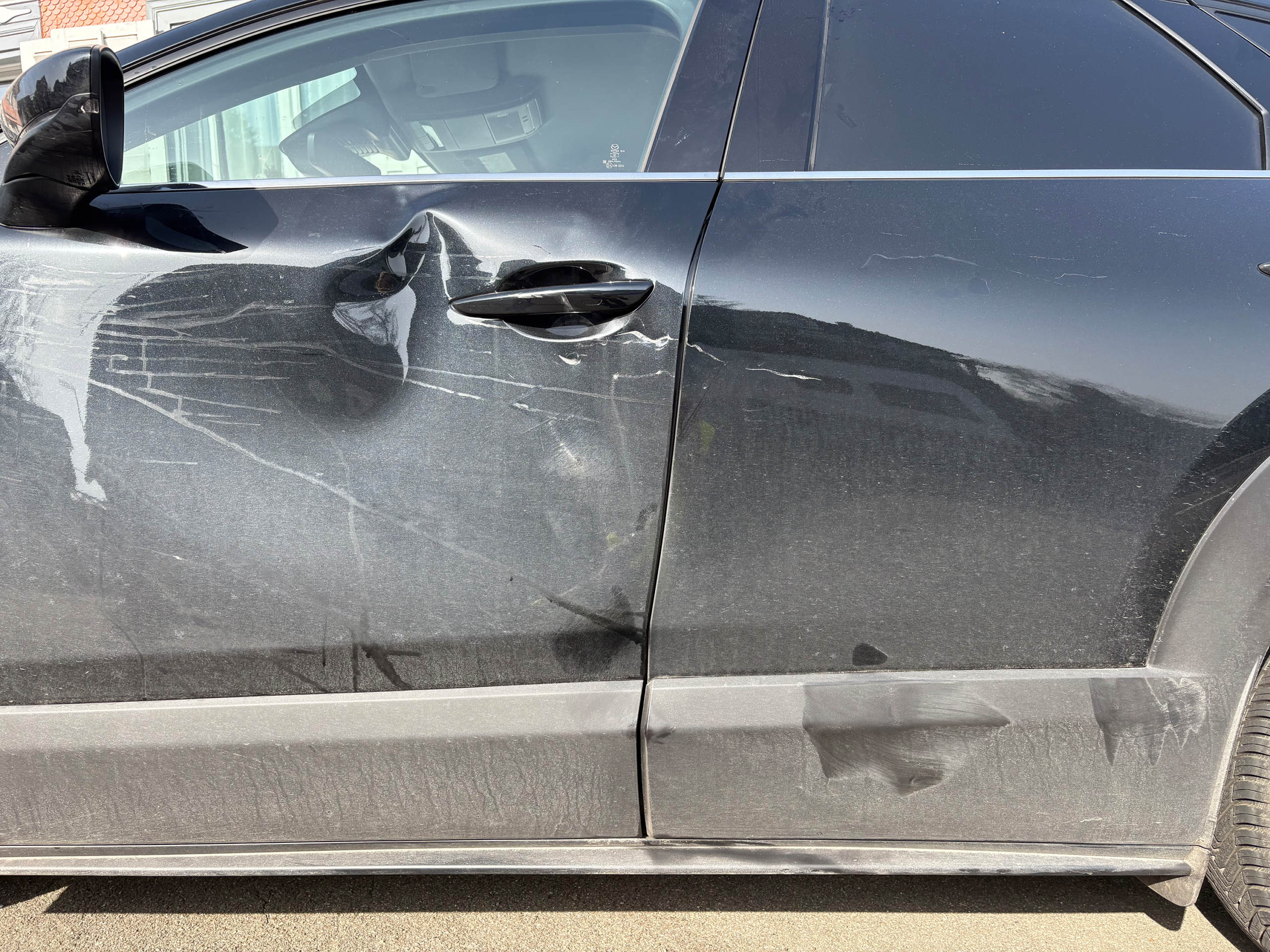 Velofahrer in Tobel bei Unfall mit Auto verletzt – Retter im Einsatz!