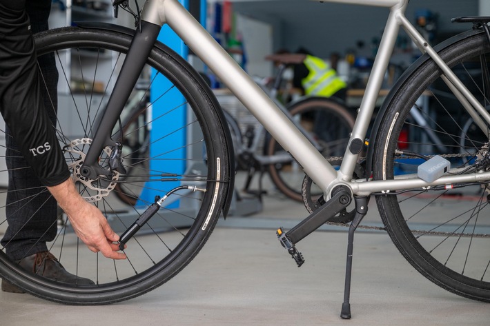 Velopflege leicht gemacht: TCS testet 14 Pumpen für jeden Einsatz!