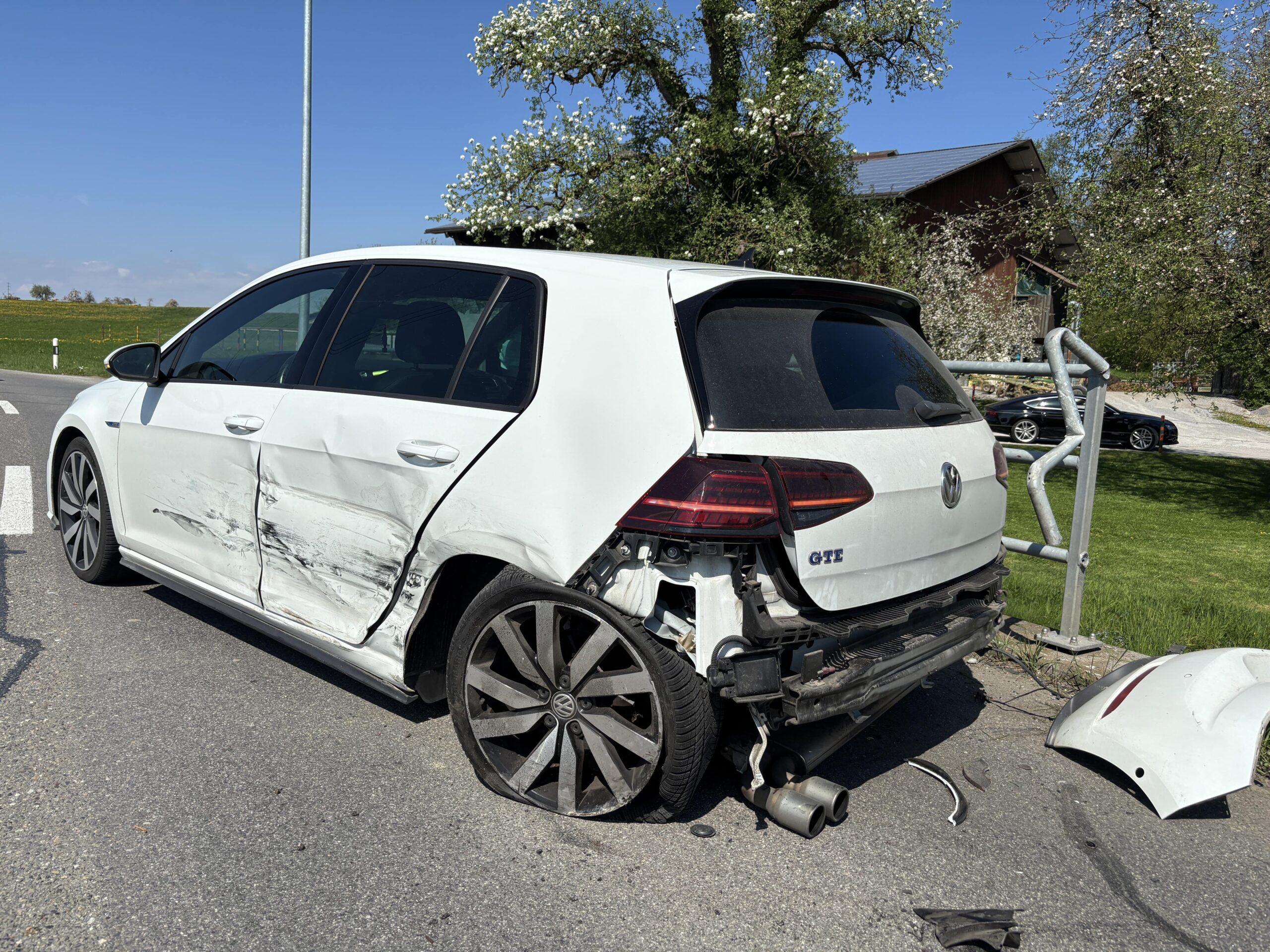 Auto-Kollision in Amriswil: Eine Verletzte und hoher Sachschaden!