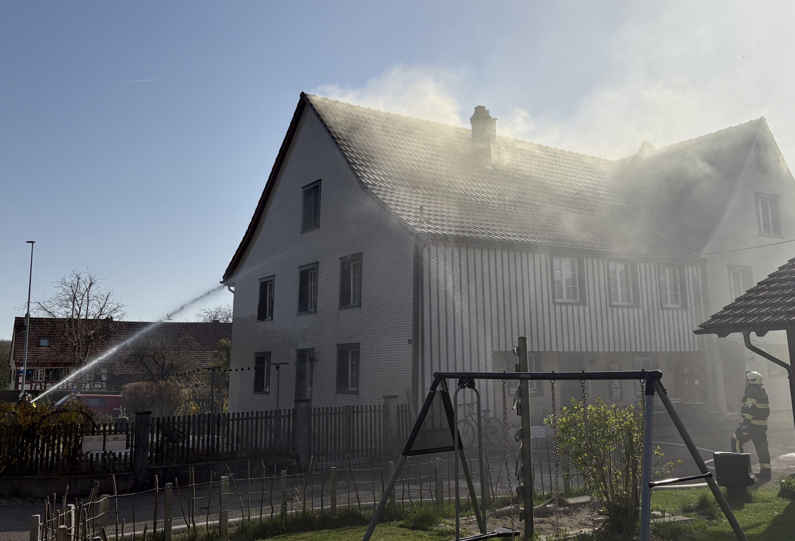 Feueralarm in Siegershausen: Unkrautvernichter löst Mottbrand aus!