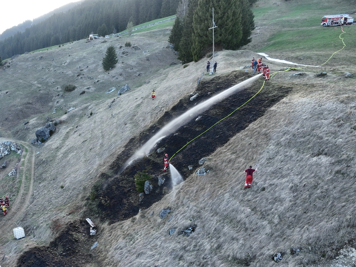 Flurbrand in Rabius: Feuerwehr stoppt Feuerwelle auf Tausend Quadratmetern!