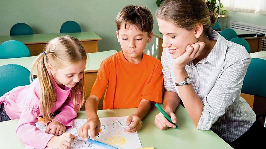 Kostenlose Nachhilfe für arme Kinder: Glarus startet innovatives Projekt!