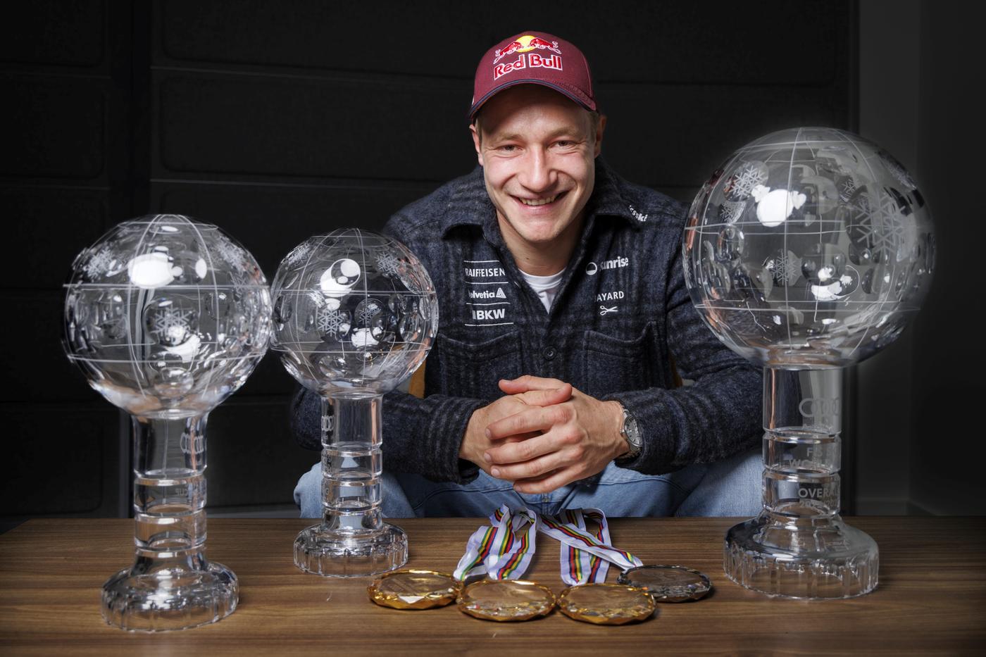 Marco Odermatt: Heimischer Skiheld mit drei Kristallkugeln geehrt!