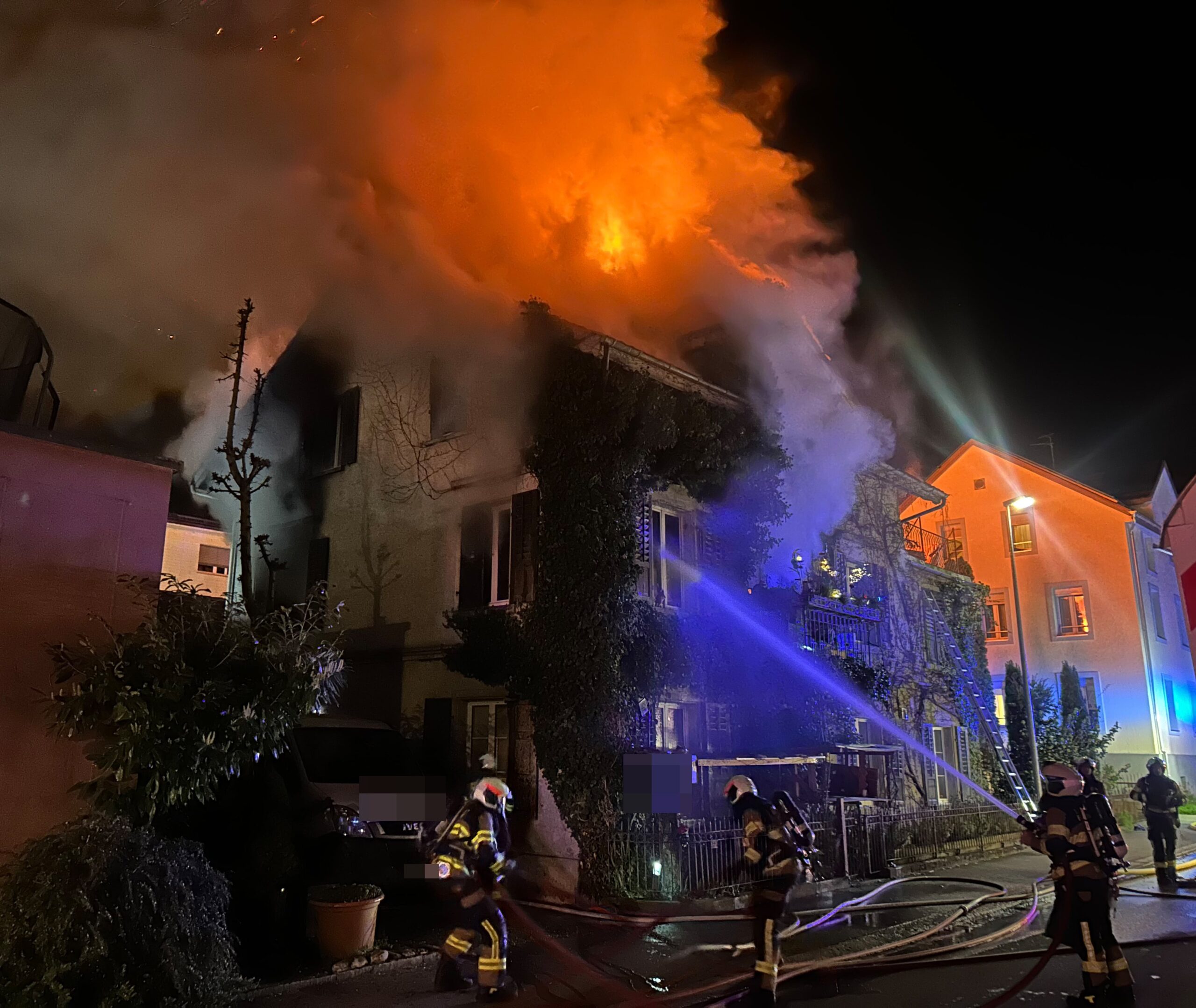 Riesenbrand in Romanshorn: Mehrfamilienhaus komplett zerstört!