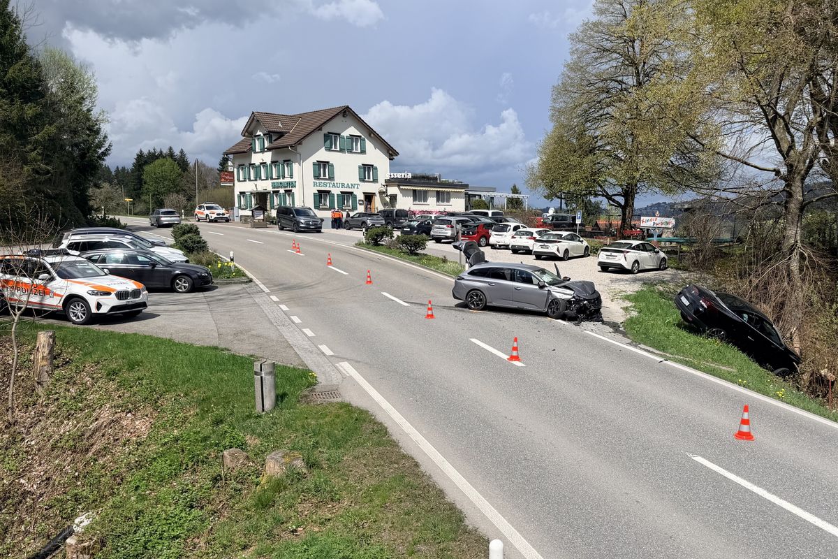 Schockierende Kollision in Stein: Zwei Verletzte nach Crash!